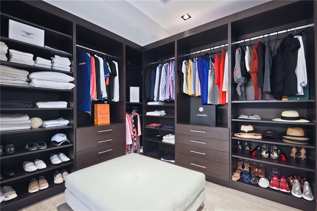 MASTER CLOSET!!!