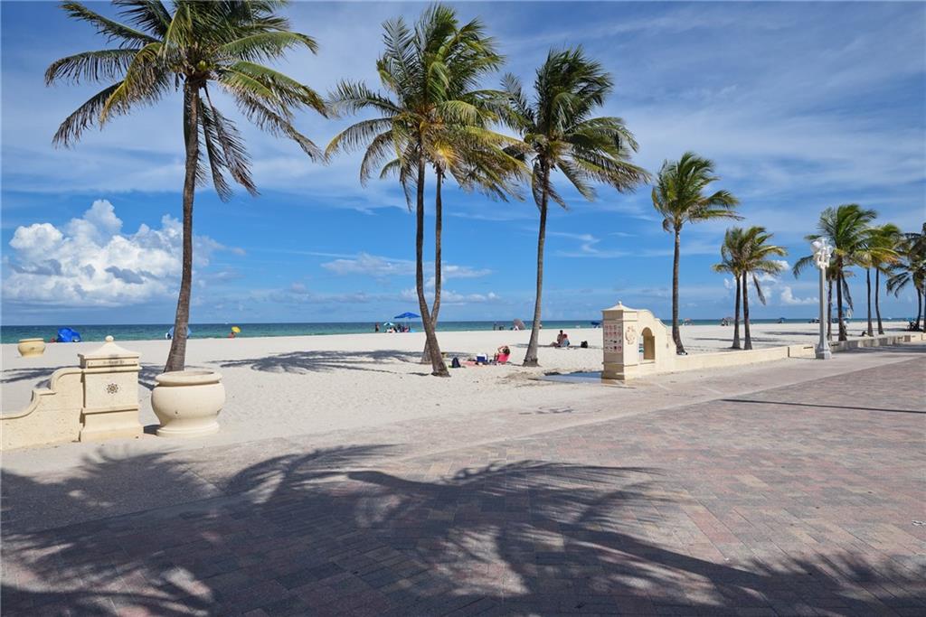 HOLLYWOOD BEACH BROADWALK