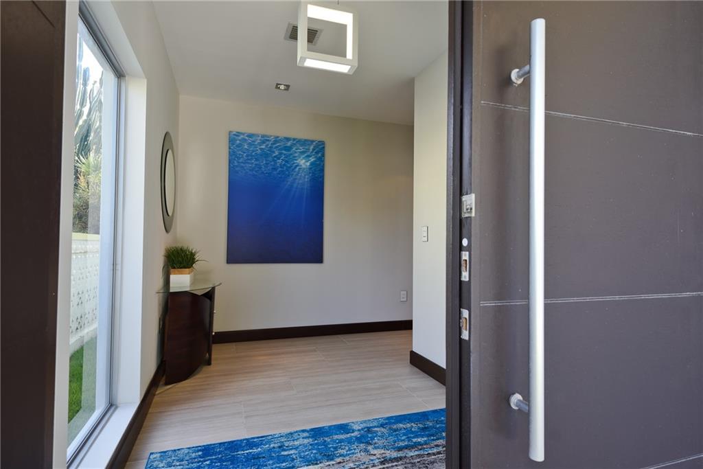 FRONT DOOR/ENTRY WAY