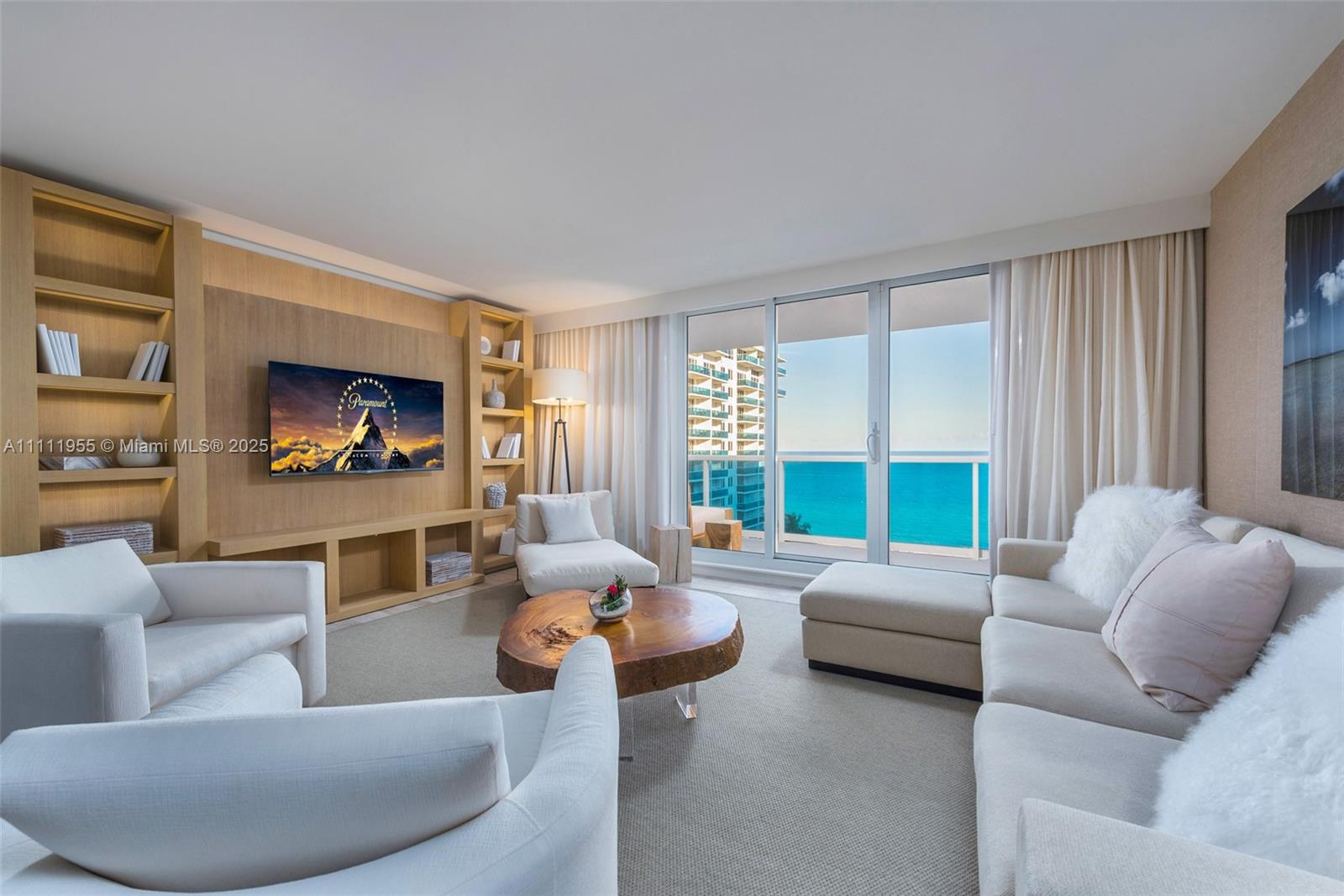 2399 Collins Avenue
