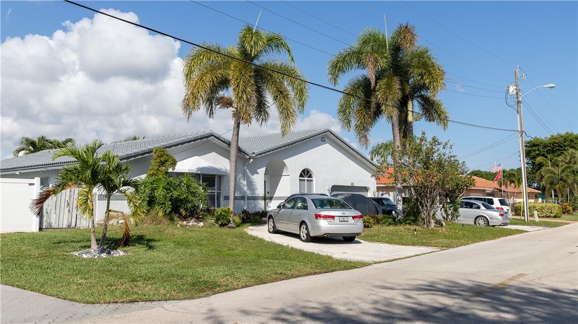 Homes for sale in Lighthouse Point, FL | 4031 Ne 27th Ter, Lighthouse Point, FL 33064 | MLS# F10311047