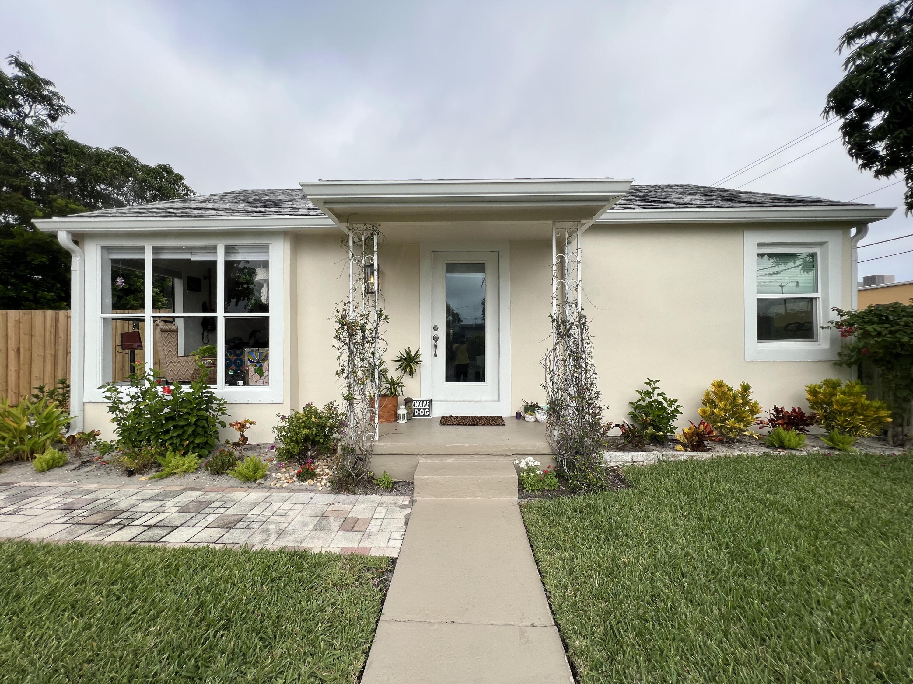 Homes for sale in West Palm Beach, FL | 411 Franklin Road, West Palm Beach, FL 33405 | MLS# R10773790