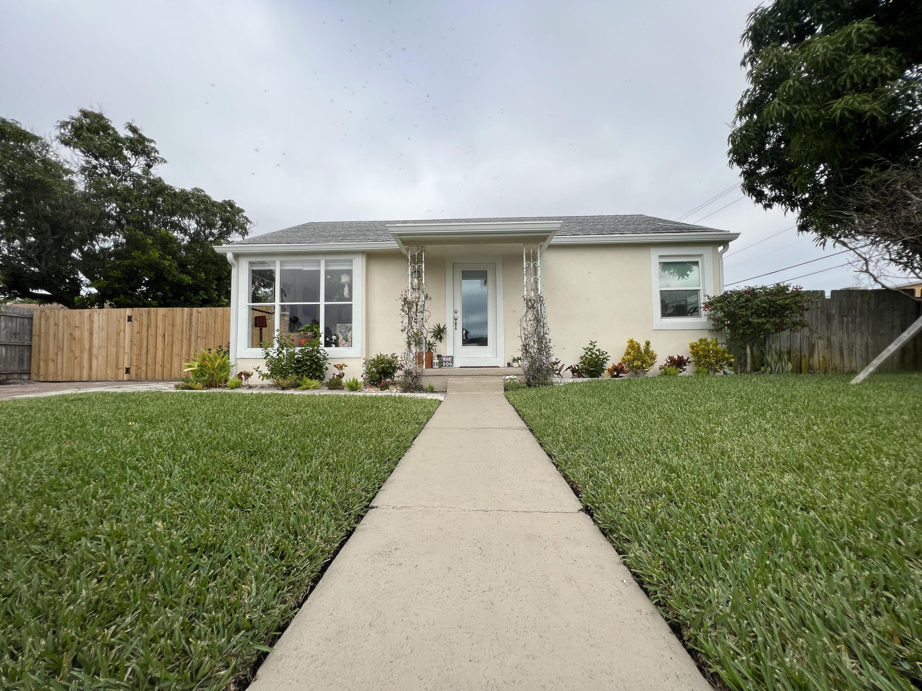 Homes for sale in West Palm Beach, FL | 411 Franklin Road, West Palm Beach, FL 33405 | MLS# R10773790