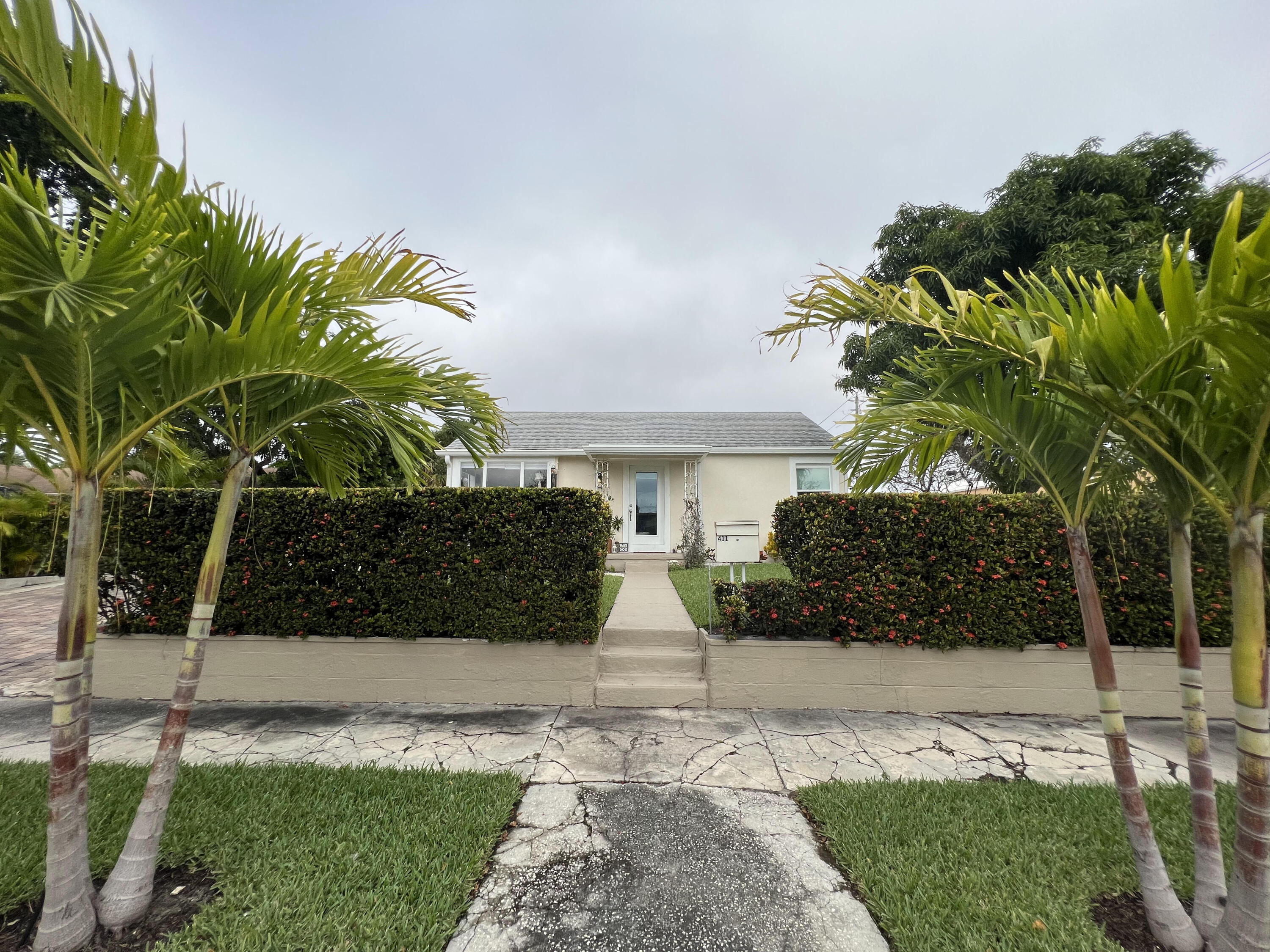 Homes for sale in West Palm Beach, FL | 411 Franklin Road, West Palm Beach, FL 33405 | MLS# R10773790