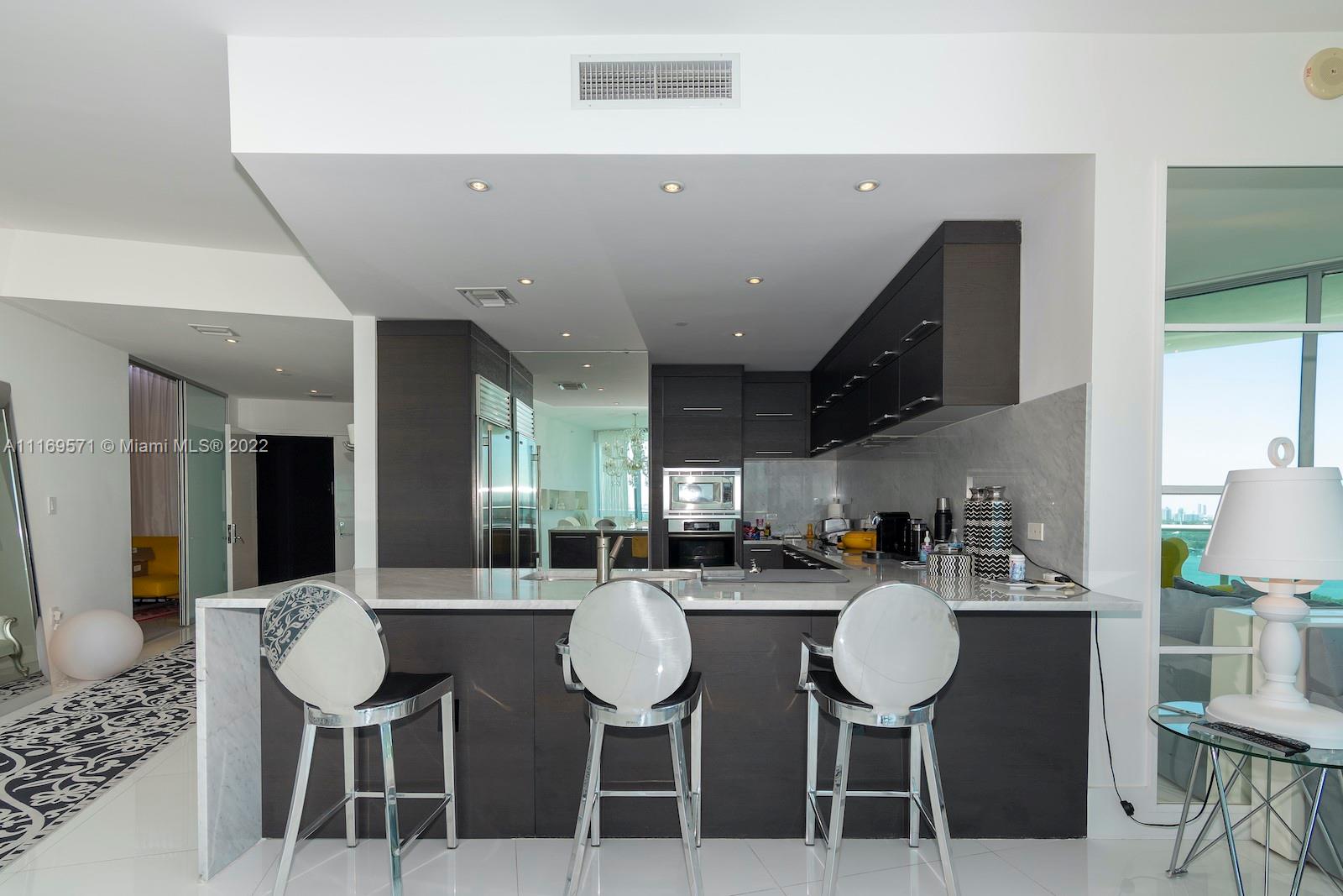 900 Biscayne Blvd #2006, Miami FL 33132