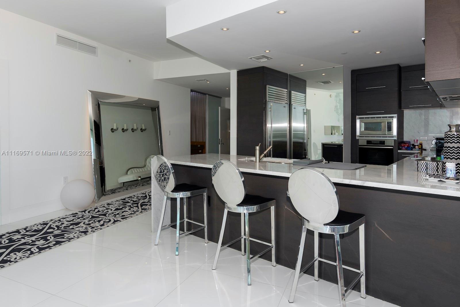 900 Biscayne Blvd #2006, Miami FL 33132