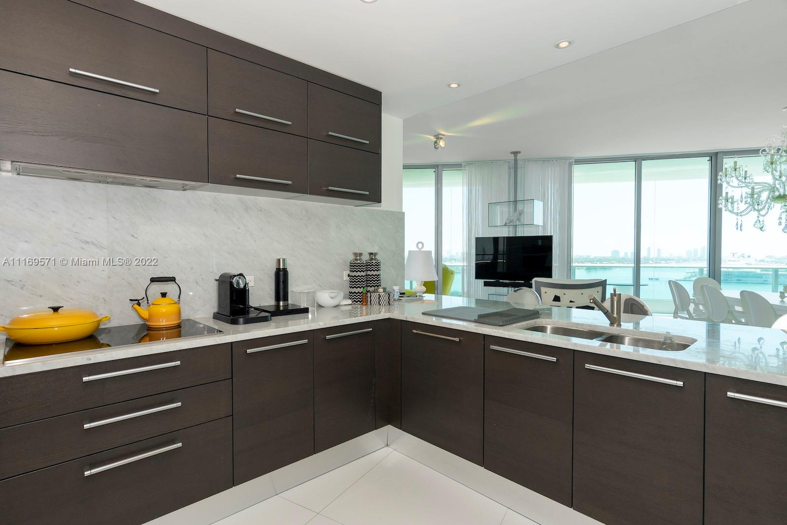 900 Biscayne Blvd #2006, Miami FL 33132
