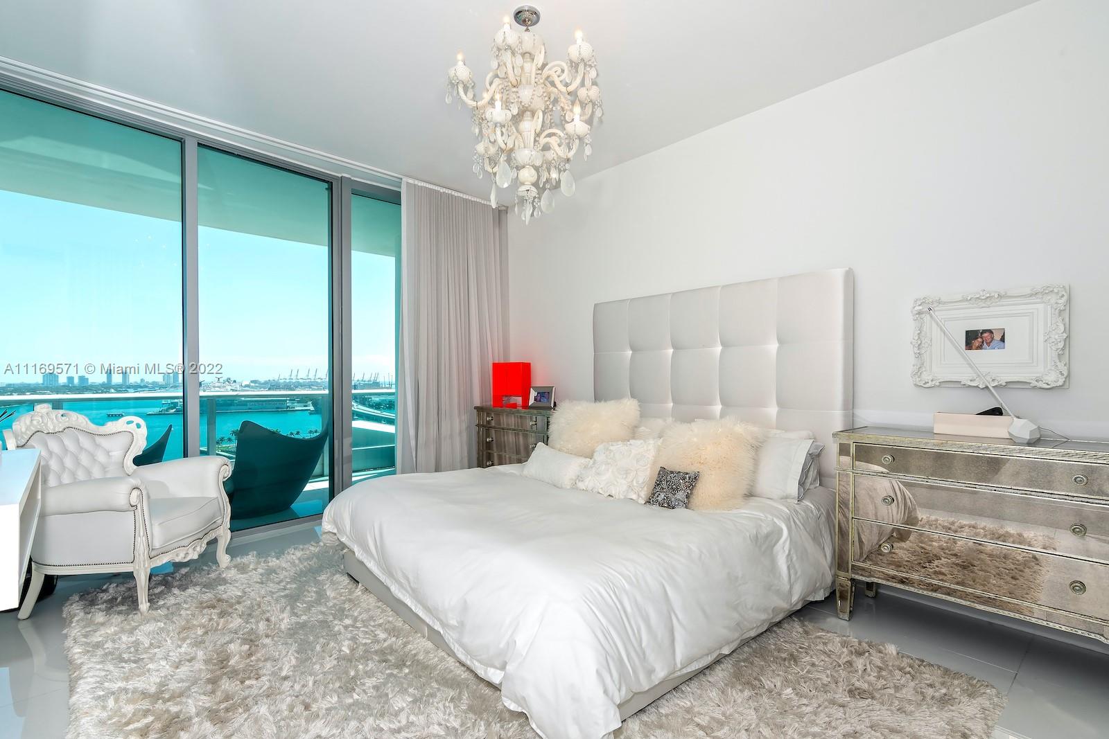 900 Biscayne Blvd #2006, Miami FL 33132
