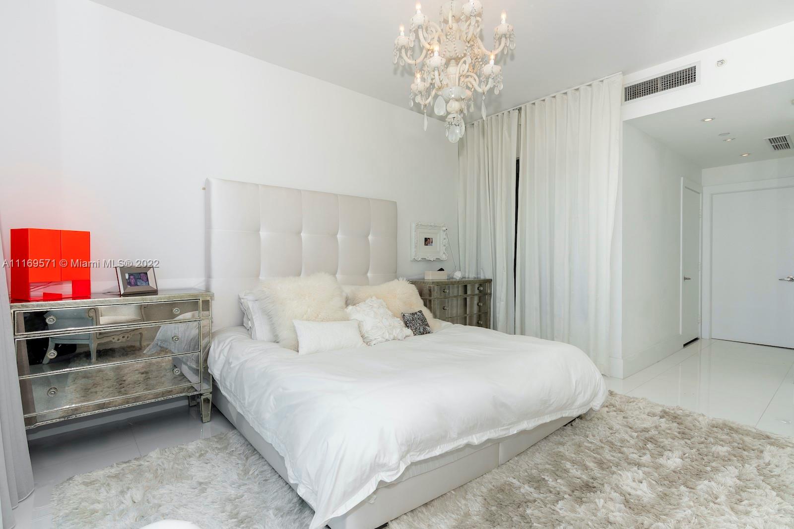 900 Biscayne Blvd #2006, Miami FL 33132