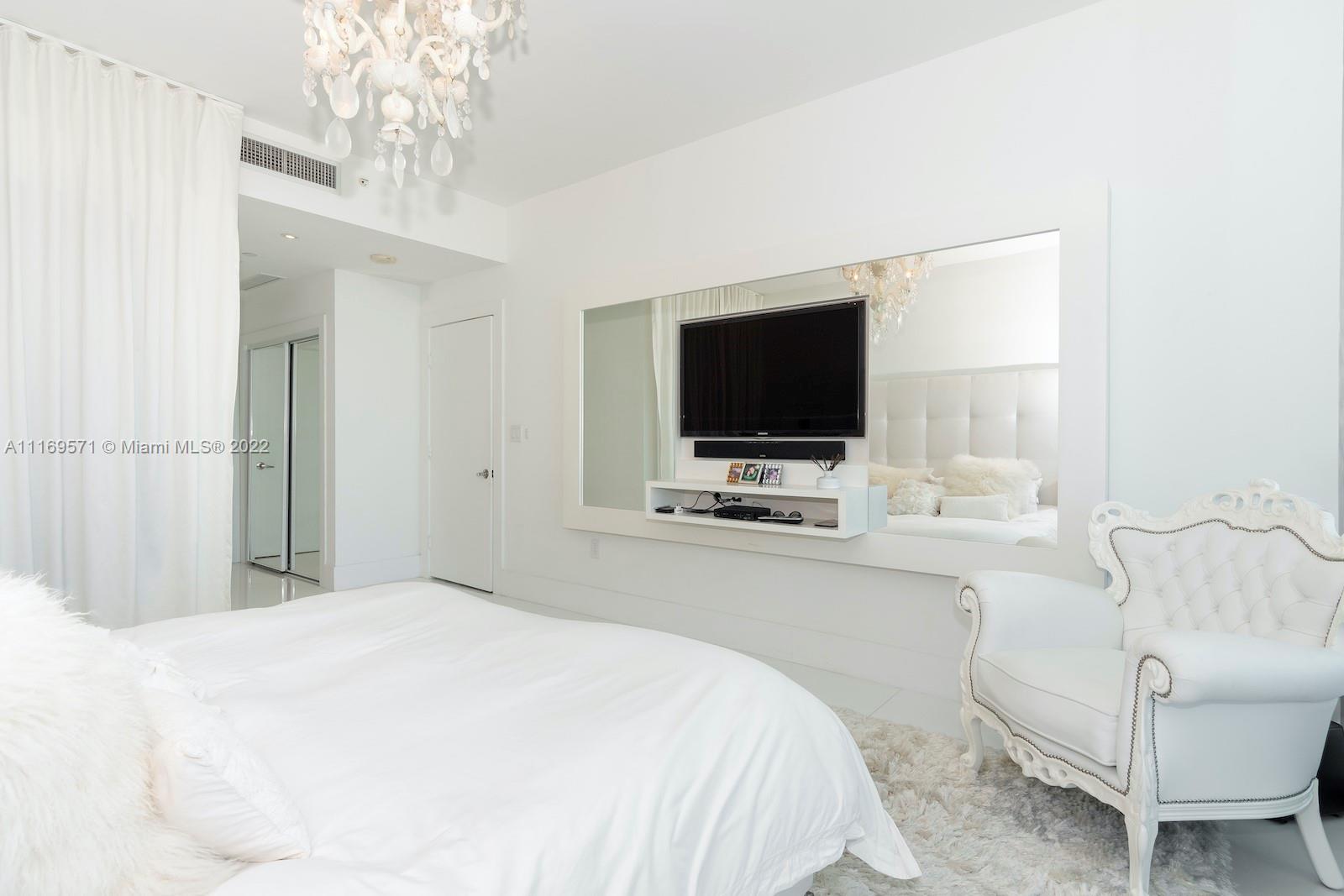 900 Biscayne Blvd #2006, Miami FL 33132