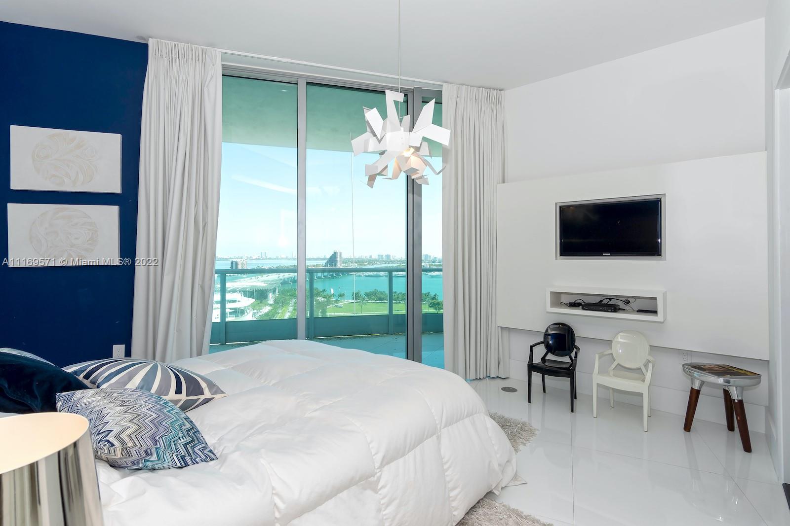 900 Biscayne Blvd #2006, Miami FL 33132
