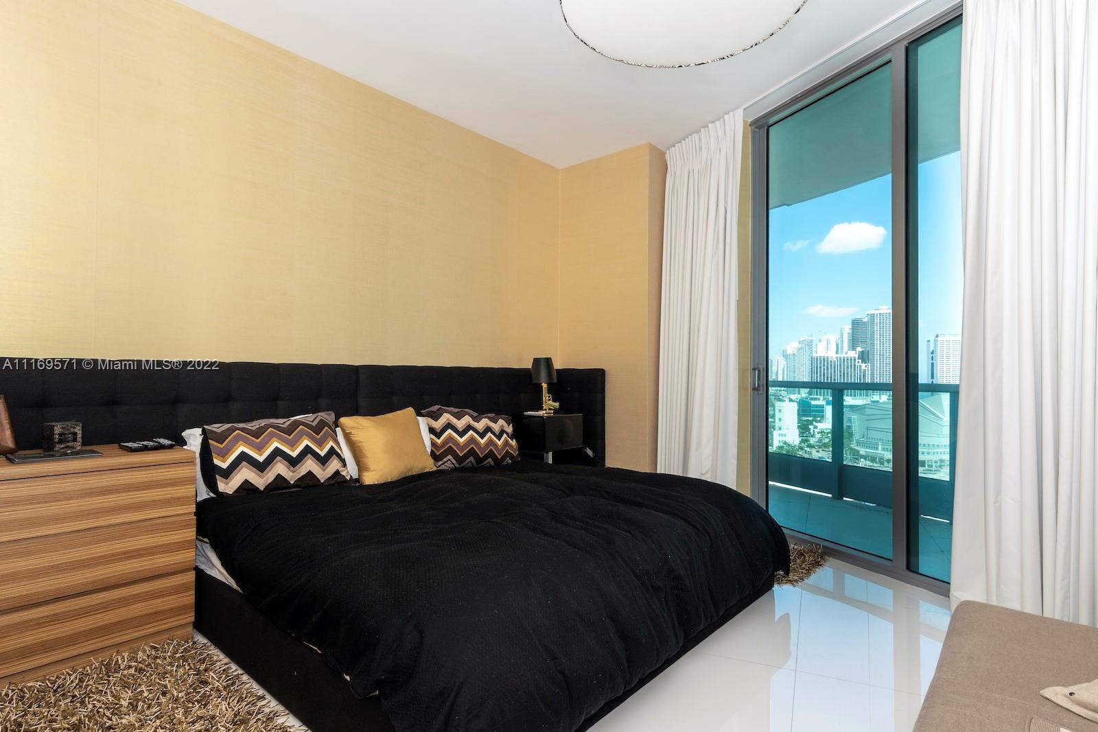900 Biscayne Blvd #2006, Miami FL 33132