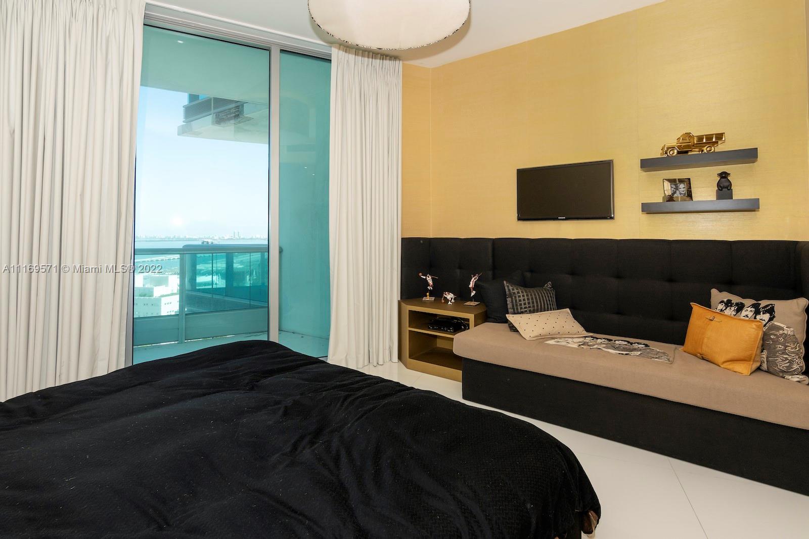 900 Biscayne Blvd #2006, Miami FL 33132