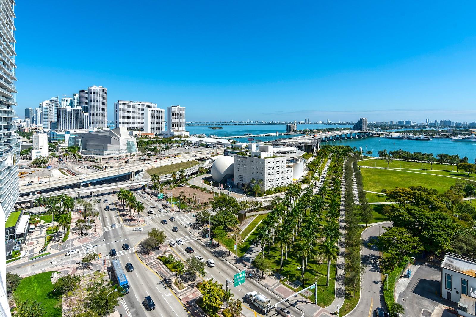 900 Biscayne Blvd #2006, Miami FL 33132