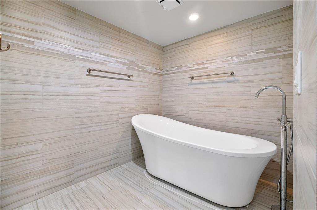 Master Bathroom Tub
