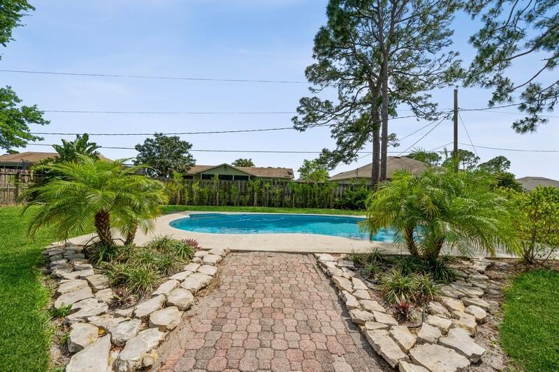 Homes for sale in Port St Lucie, FL | 406 Se Justine Terrace, Port St Lucie, FL 34983 | MLS# R10786475