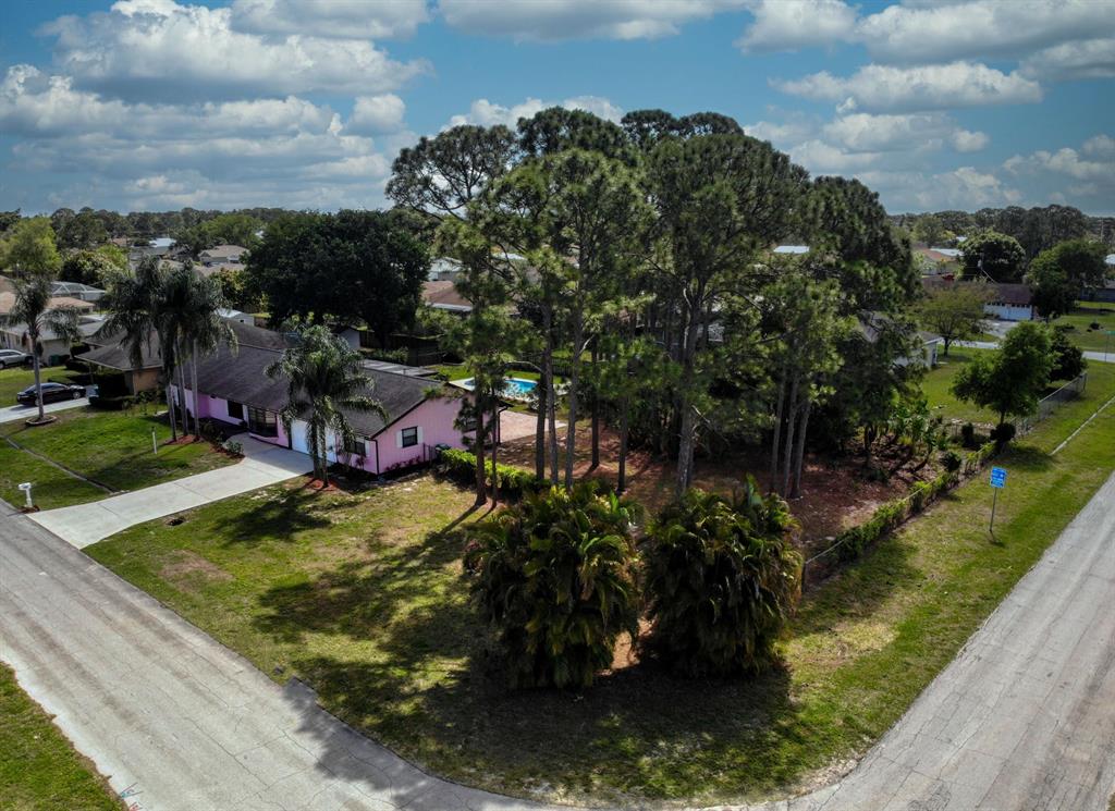 Homes for sale in Port St Lucie, FL | 406 Se Justine Terrace, Port St Lucie, FL 34983 | MLS# R10786475