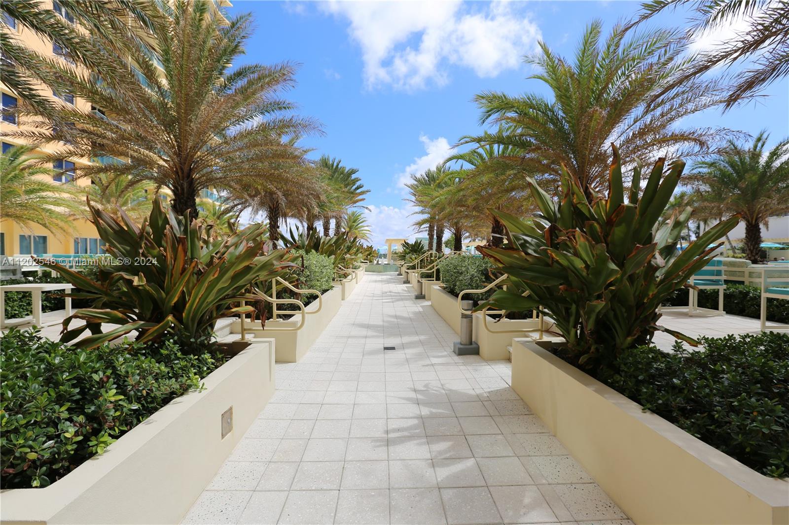 2501 S Ocean Dr #PH28, Hollywood FL 33019