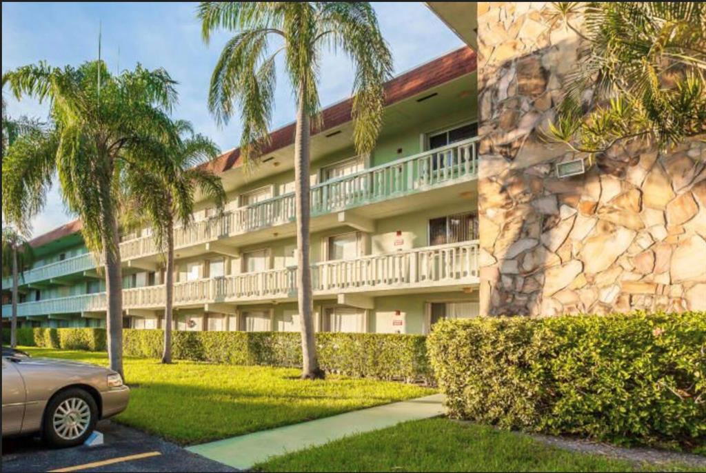 3200 Springdale Boulevard E Unit# 301, Palm Springs, FL 33461, 2 Bedrooms , 2 Bathrooms ,Condominium,Expired,R10802695, Horizon Palm Realty Group