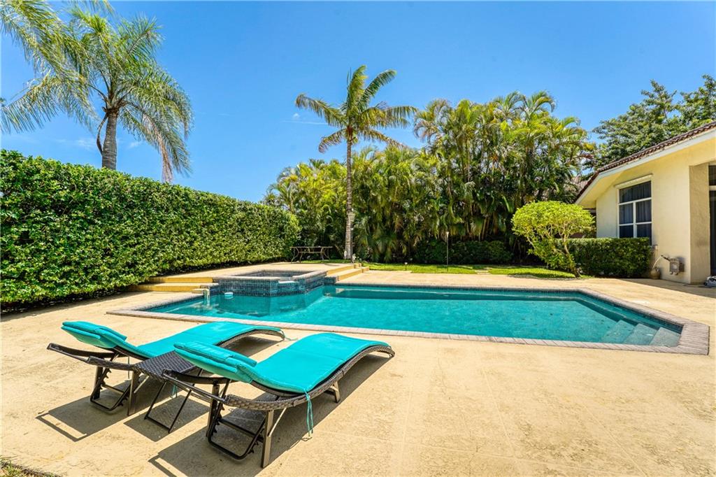 1241 13th Ave Hollywood FL 33019 | F10332990