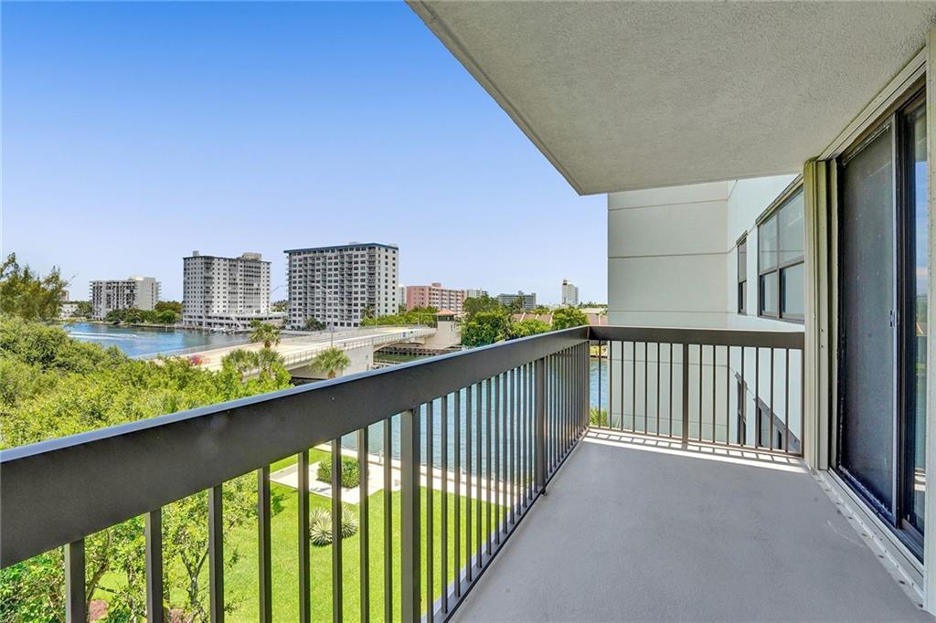 This balcony is 12' x 6' and faces the Atlantic bridge and the intracoastal waterway.