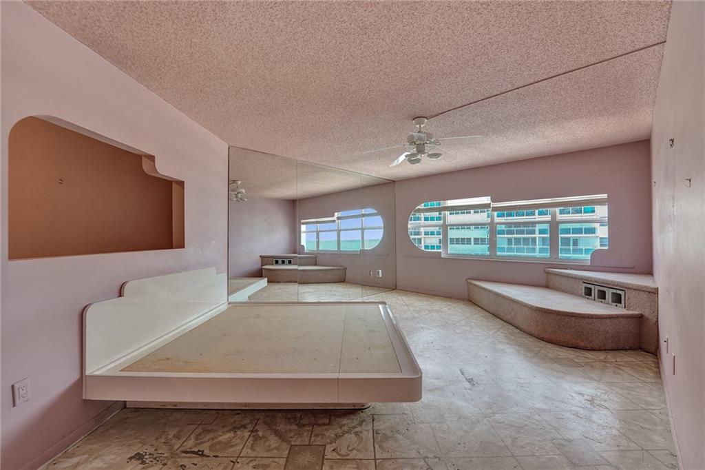  The primary bedroom is spacious.