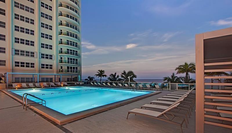  Southpoint's pool at night.