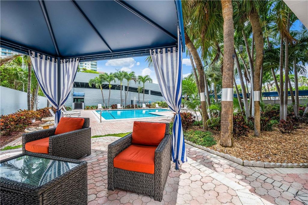 Nicely covered areas for lounging poolside.