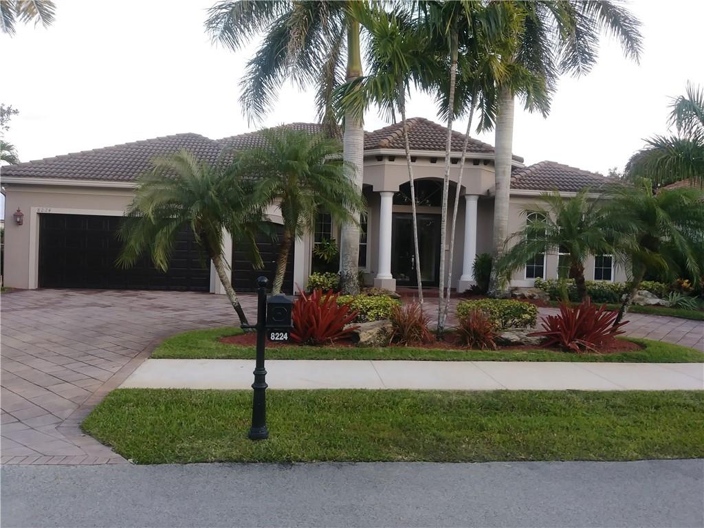 8224 Lake Forest Dr Davie FL 33328 | F10336234