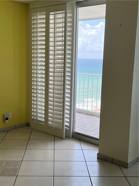Plantation shutters STAY