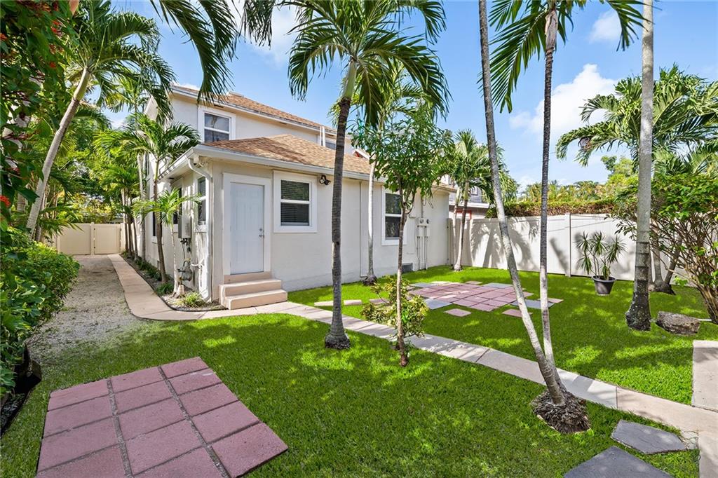 pool size yard & side yard