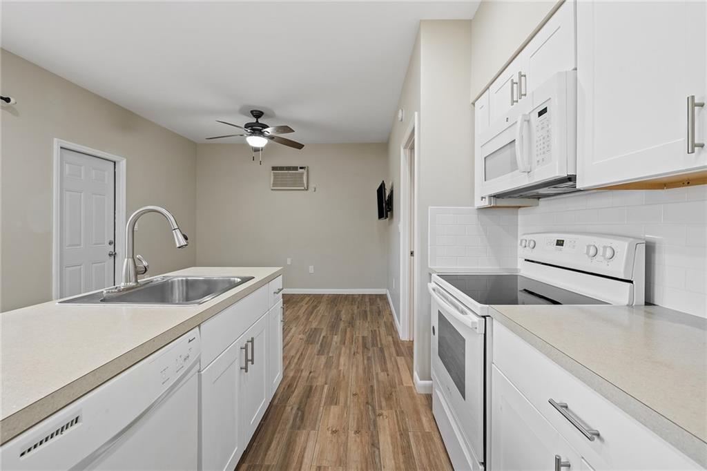 full size kitchen in cottage