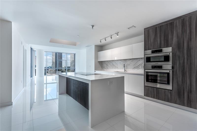 Condo for Sale in Miami, FL