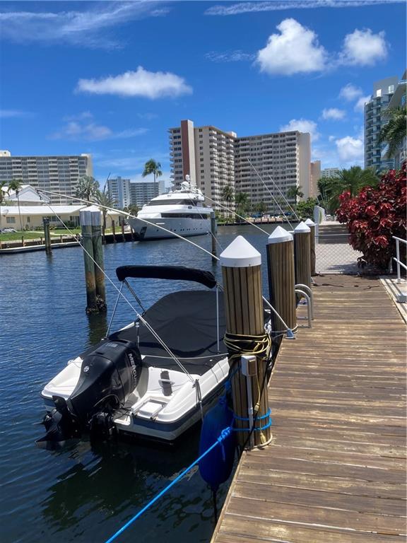 PRIVATE DOCKAGE WHEN AVAILABLE