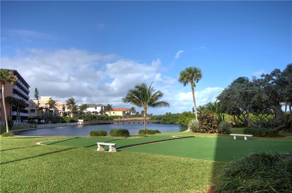 PUTTING GREEN AND WAHOO BAY