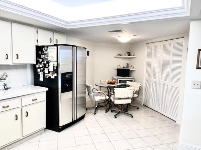 Open kitchen with breakfast area