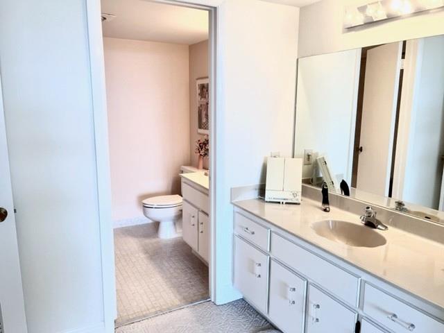 Dressing area with dual sinks