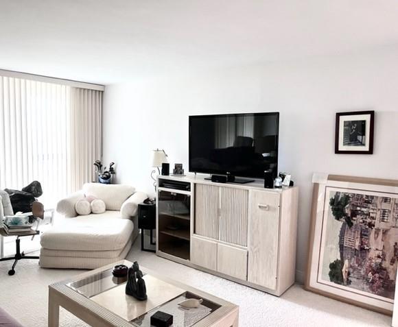 Second bedroom suite