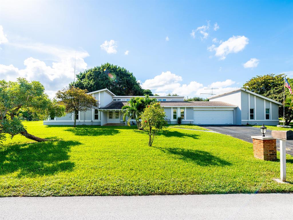 14100 27th Court Davie FL 33330 | R10843800