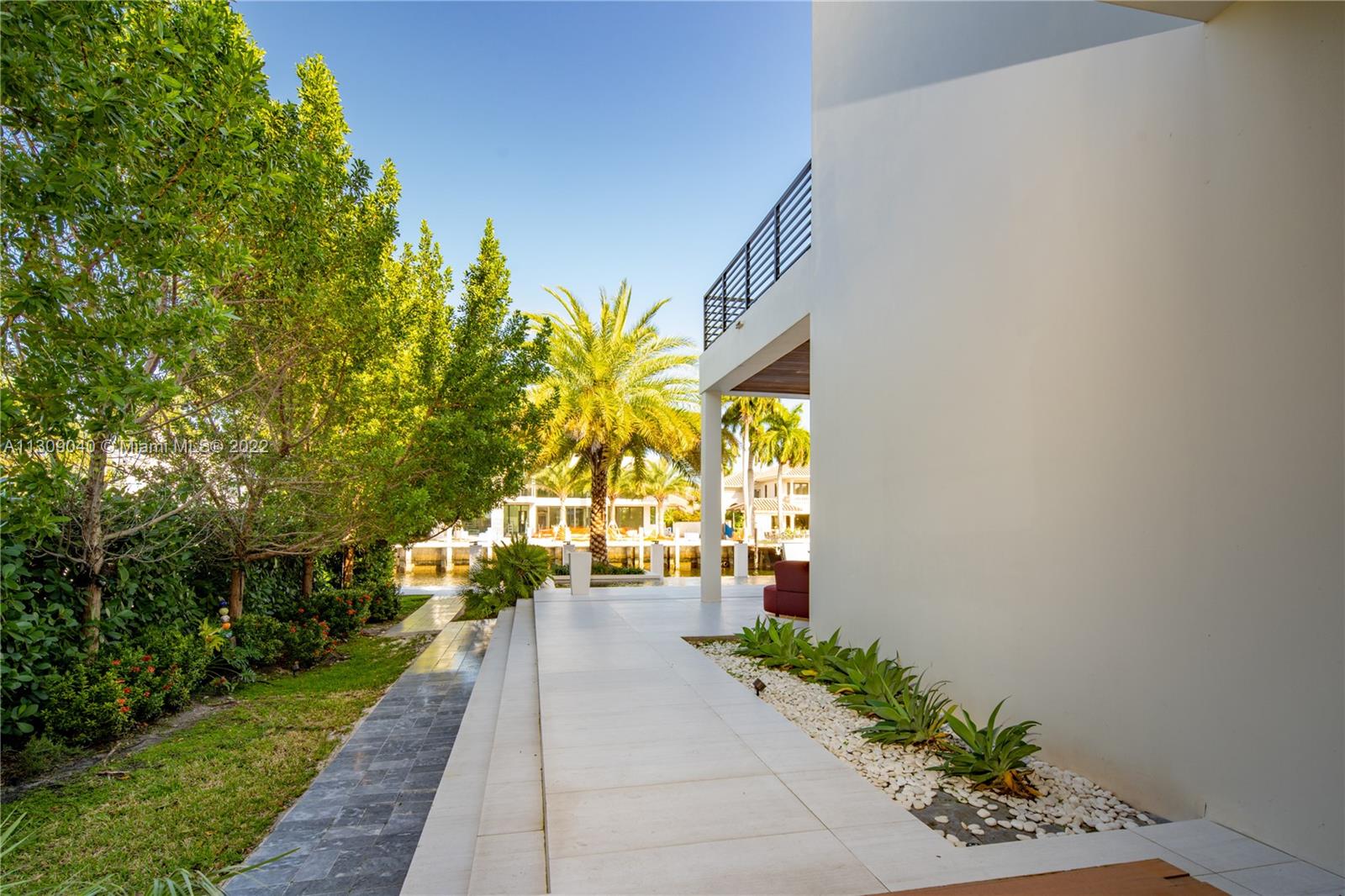 128 Fiesta Way, Fort Lauderdale FL 33301