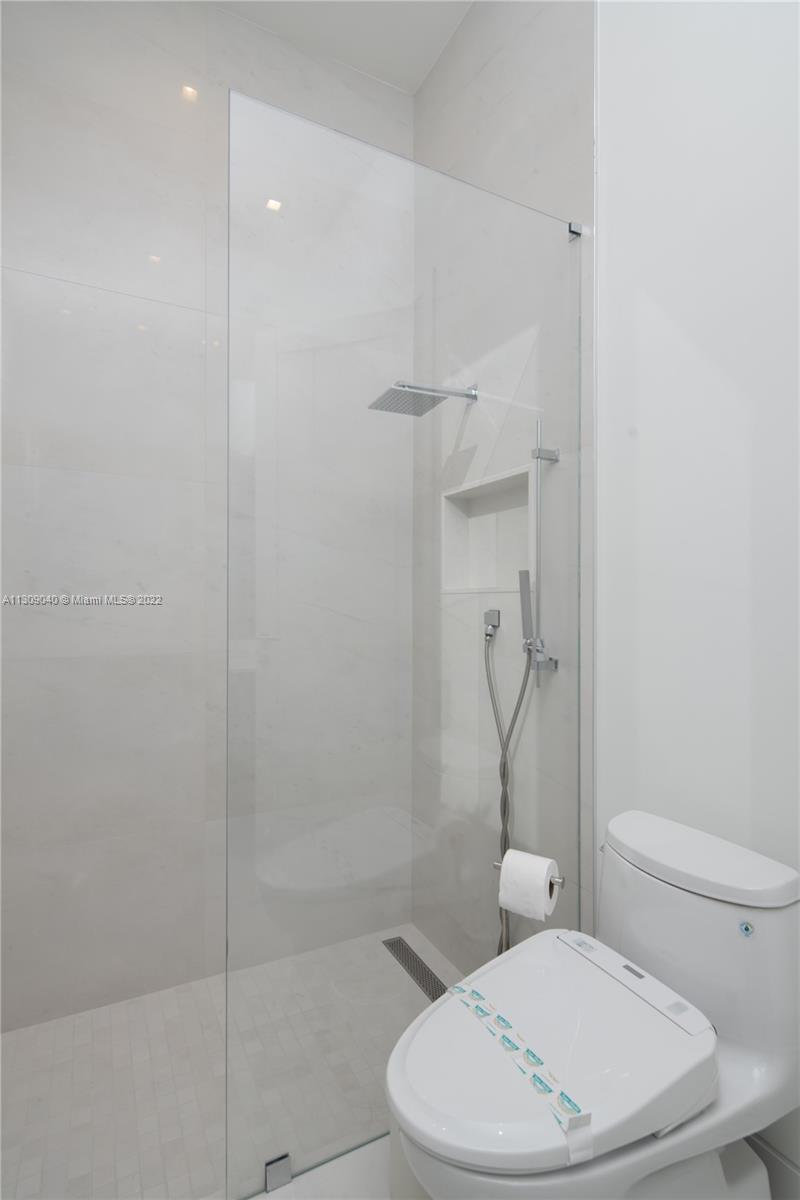 128 Fiesta Way, Fort Lauderdale FL 33301