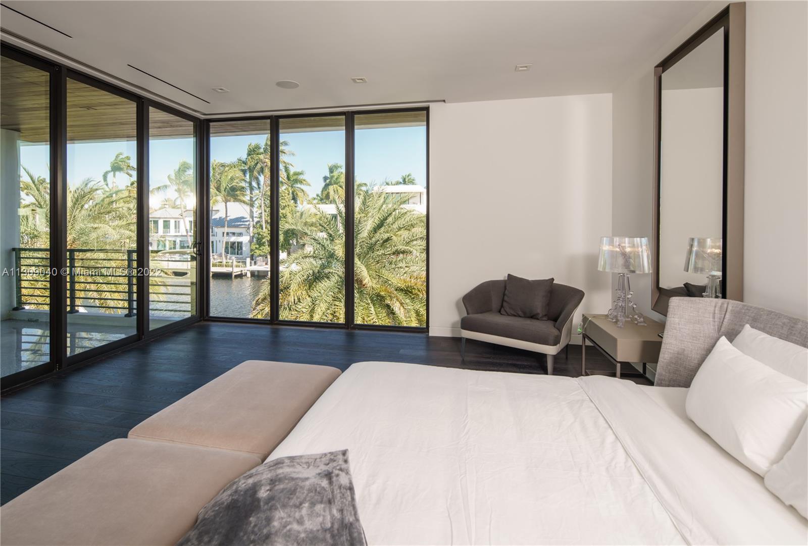 128 Fiesta Way, Fort Lauderdale FL 33301