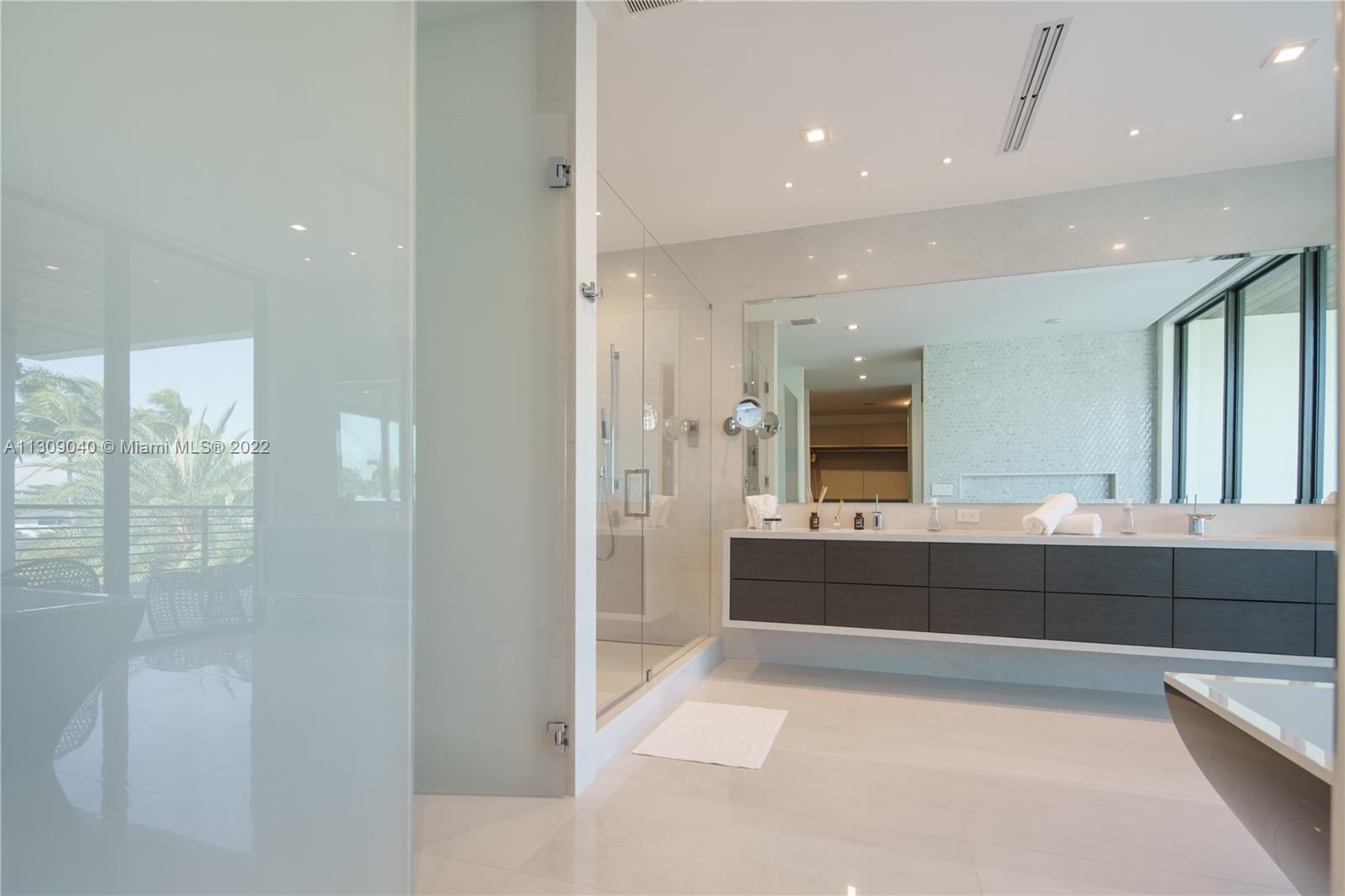 128 Fiesta Way, Fort Lauderdale FL 33301