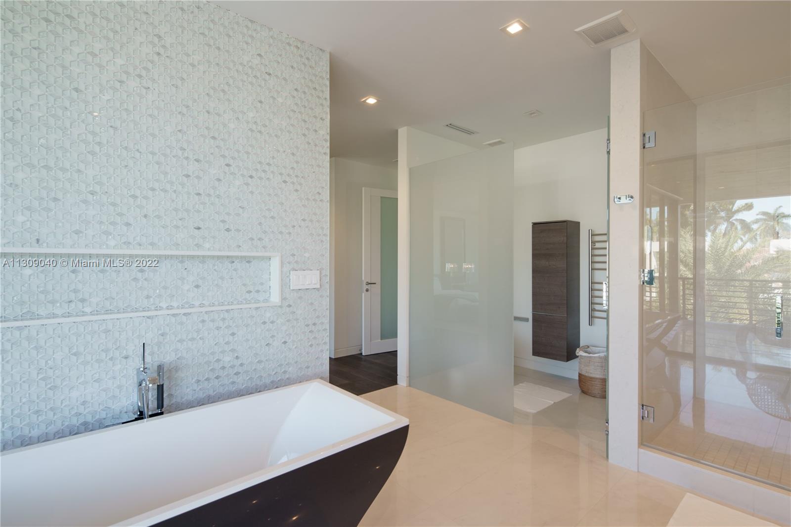 128 Fiesta Way, Fort Lauderdale FL 33301