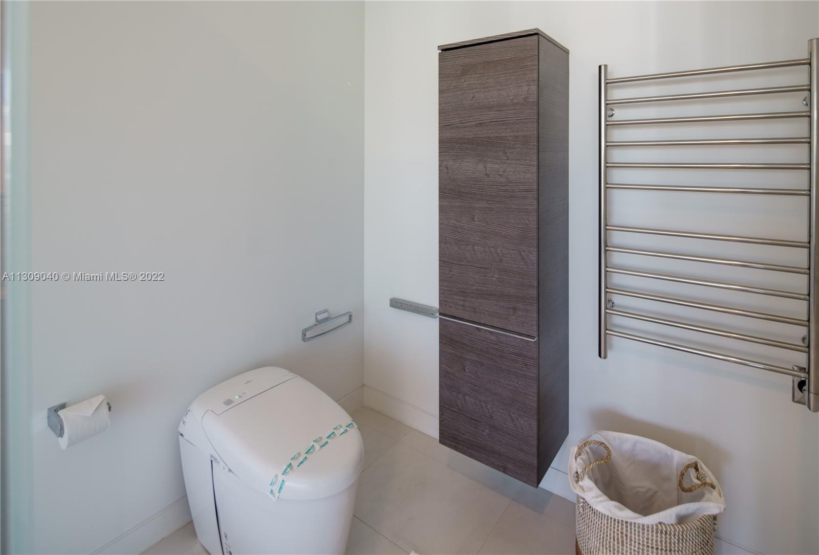 128 Fiesta Way, Fort Lauderdale FL 33301