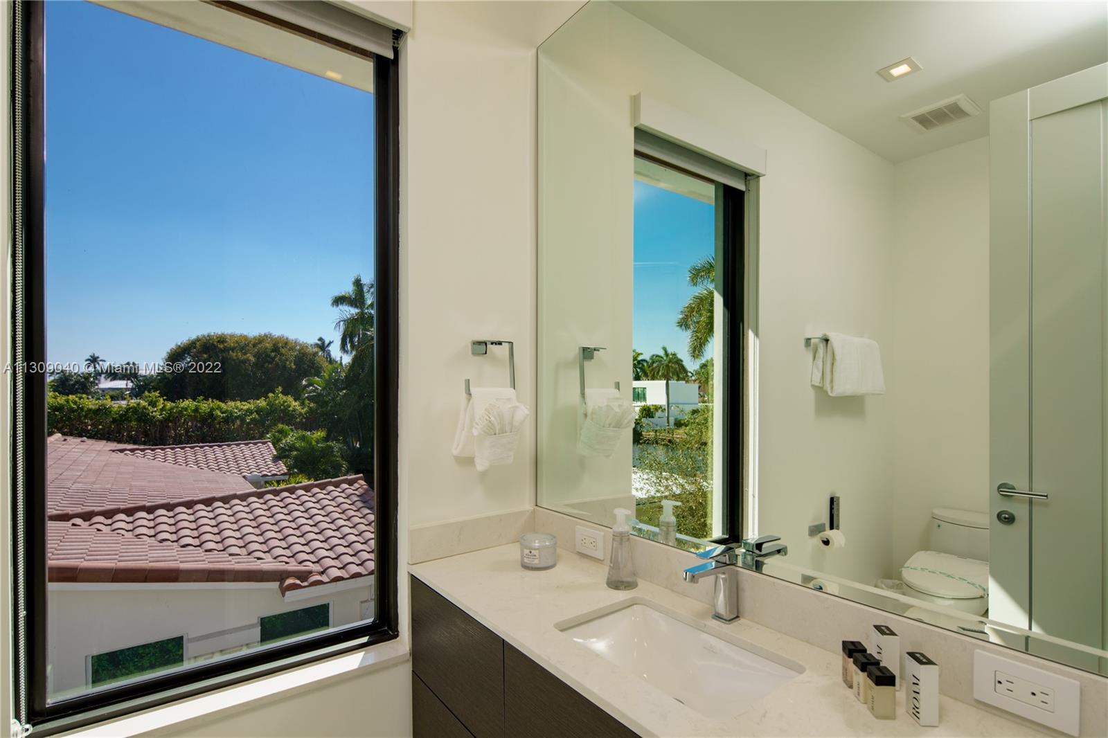 128 Fiesta Way, Fort Lauderdale FL 33301