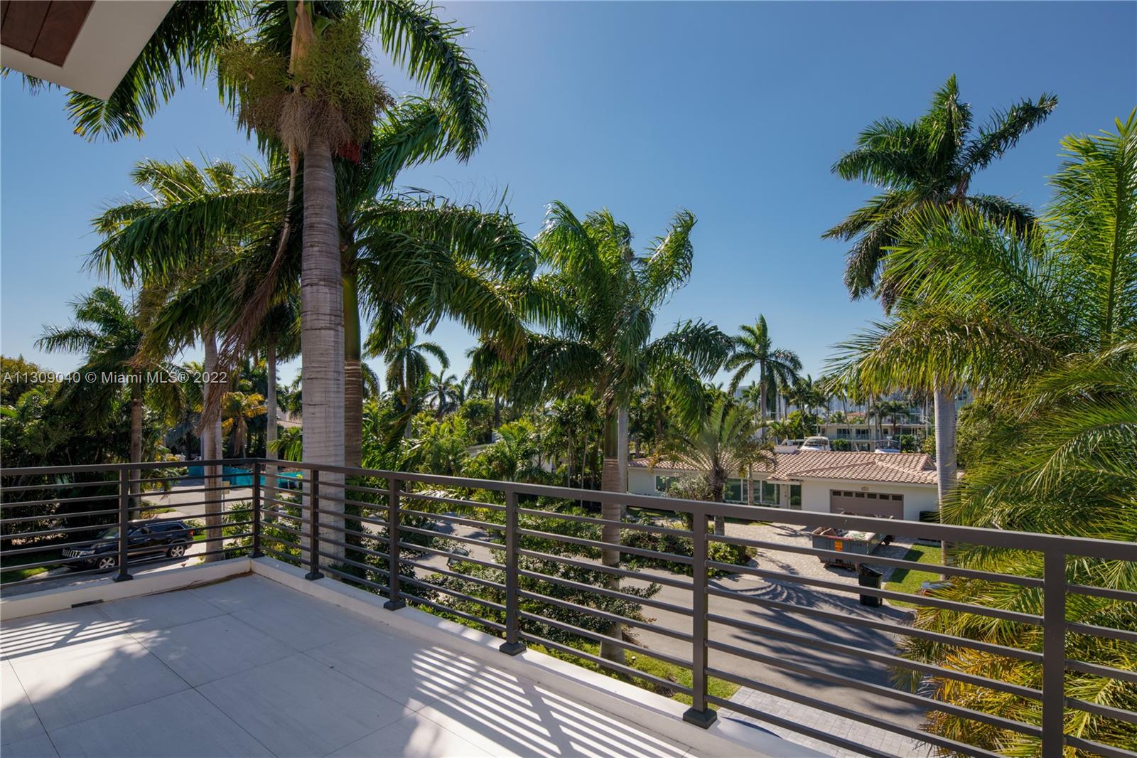 128 Fiesta Way, Fort Lauderdale FL 33301