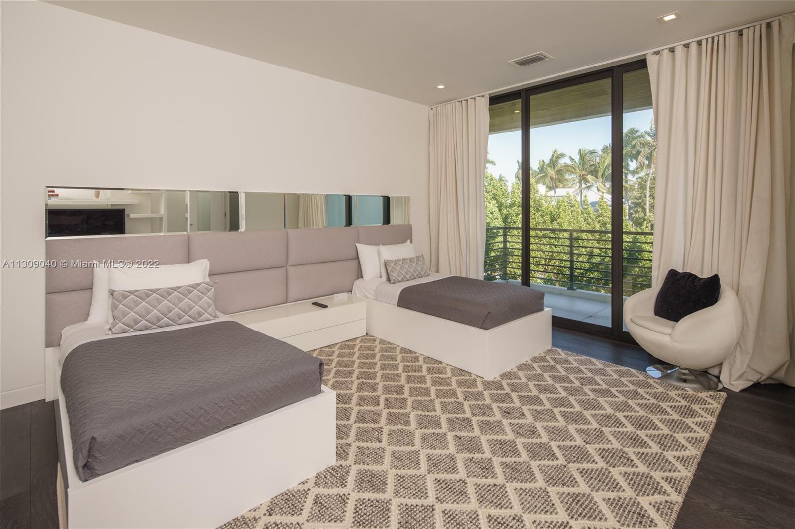 128 Fiesta Way, Fort Lauderdale FL 33301