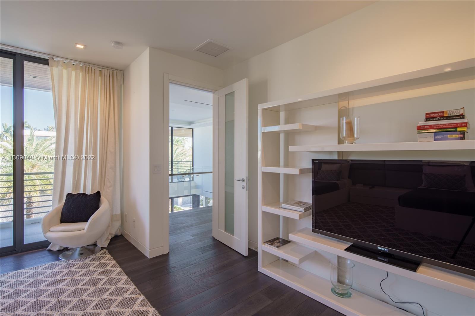 128 Fiesta Way, Fort Lauderdale FL 33301
