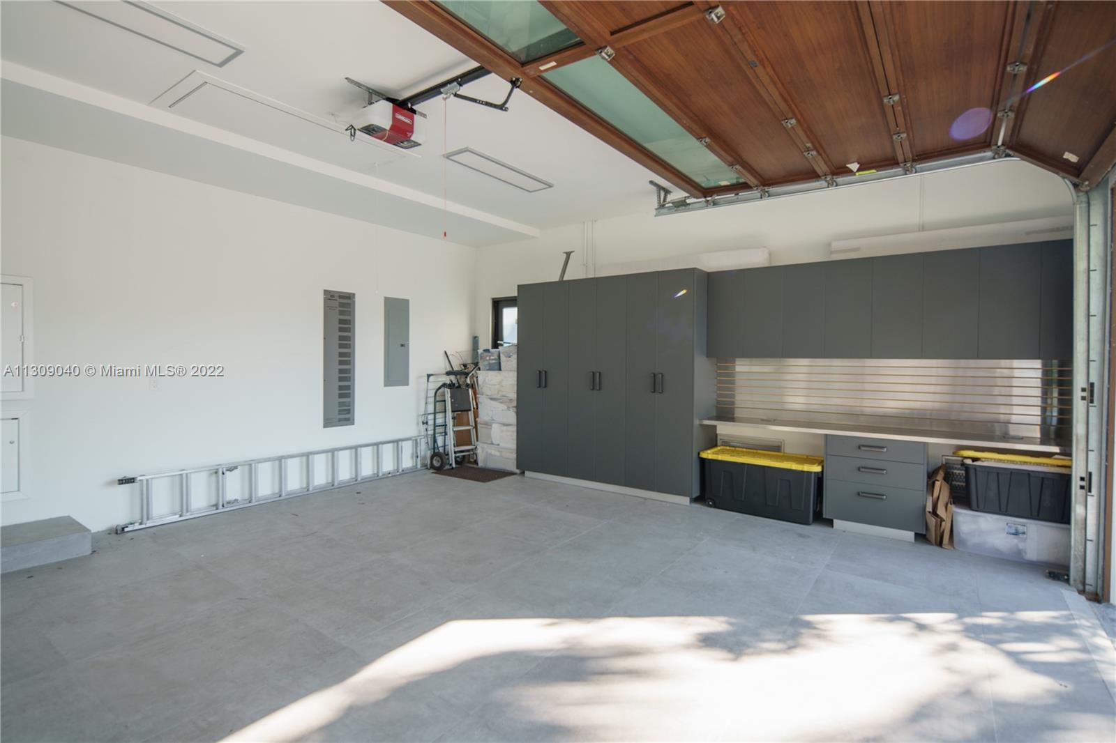 128 Fiesta Way, Fort Lauderdale FL 33301